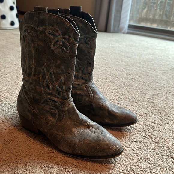 Loretta Rustic Cowboy Boots from Buckle - size 10 - Picture 4 of 9